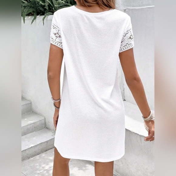 SHEIN | Frenchy Contrast Guipure Lace Tee Dress in white, Size M - Picture 7 of 13
